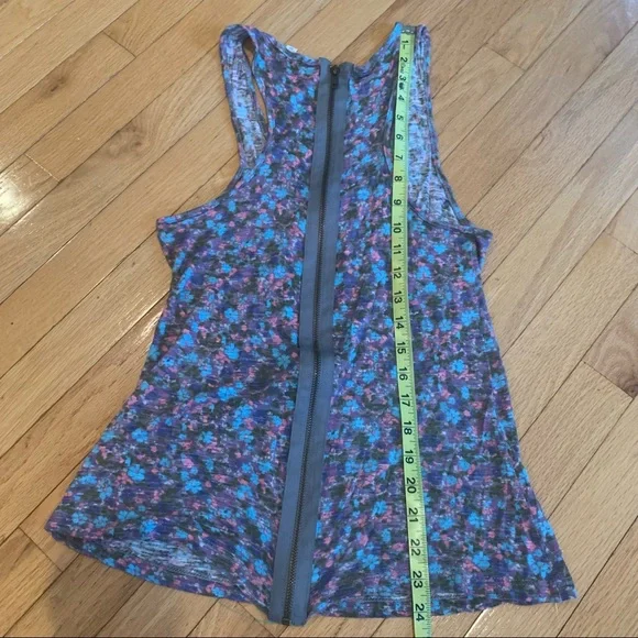 Silence + Noise (UO) Floral Racerback Tank size XS - Picture 6 of 6